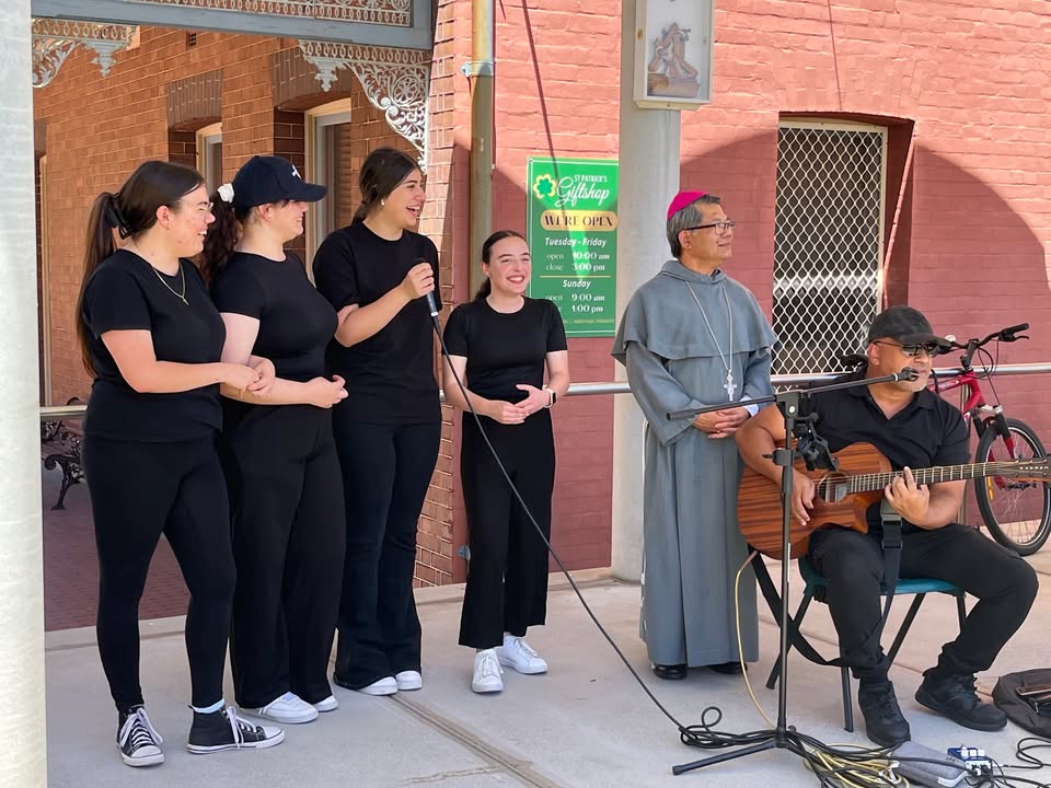 517743363687382_1459138659547843-1