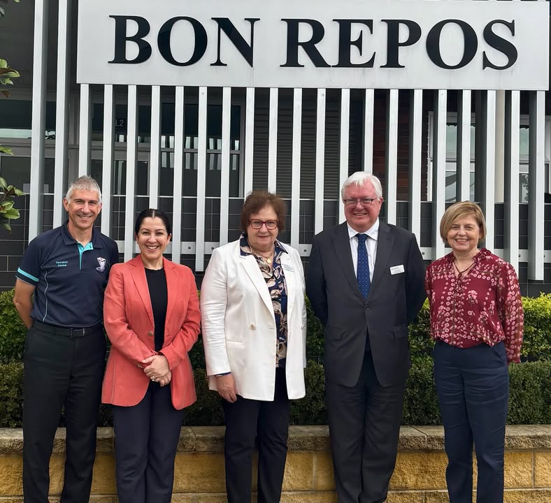 517743363687382_1482300527231656-1