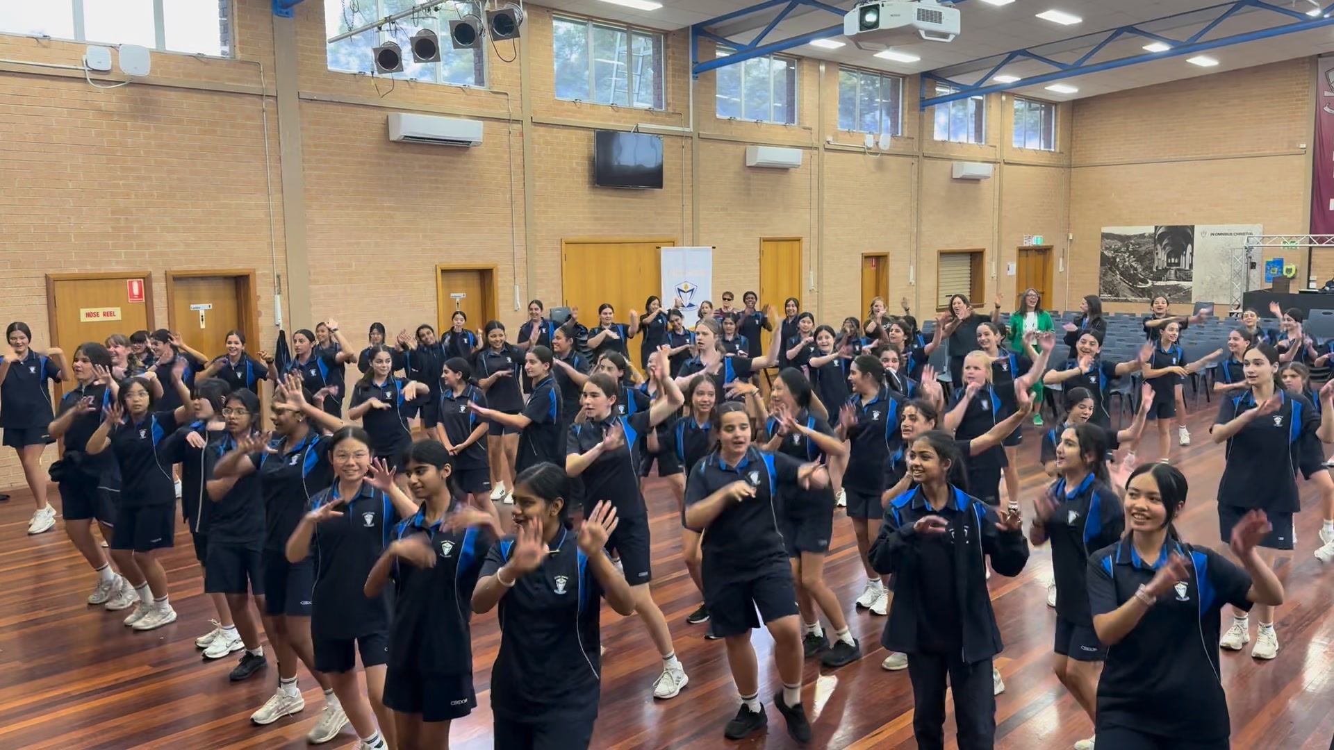 517743363687382_1482310400564002-1